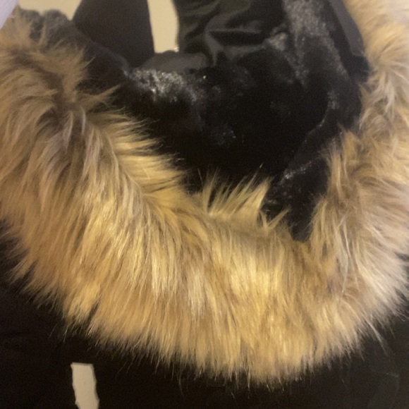 Fashion Nova Black Velvet Winter Jacket Fur Hood Brand New Size Women’s Small - Picture 2 of 3